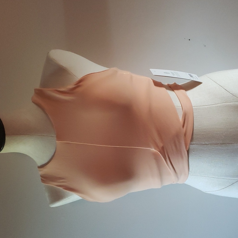 Athleta Conscious Cut Out Crop D-DD NWT